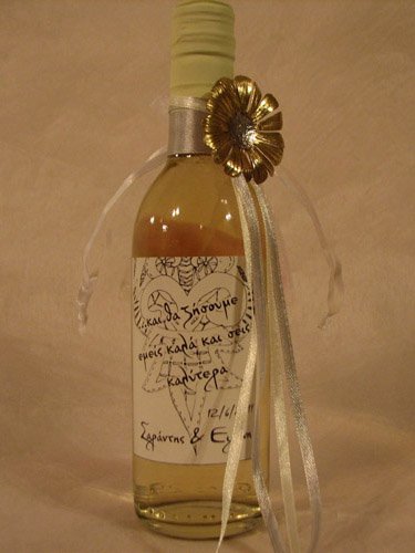 Μπομπονιέρα γάμου κρασάκι λευκό με χειροποίητο λουλούδι από μπρούντζο